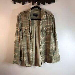 Jordache Camo Button Down Shirt Size Medium